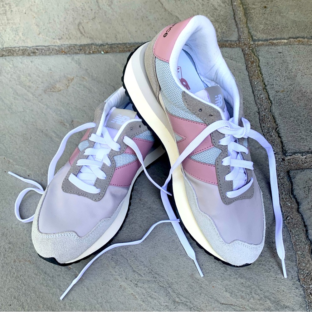 New Balance Womens 237 sneaker NWOT Pink and Gray